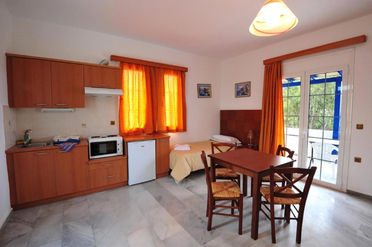 Aparthotel Anna Ageliki à Damnoni Extérieur photo
